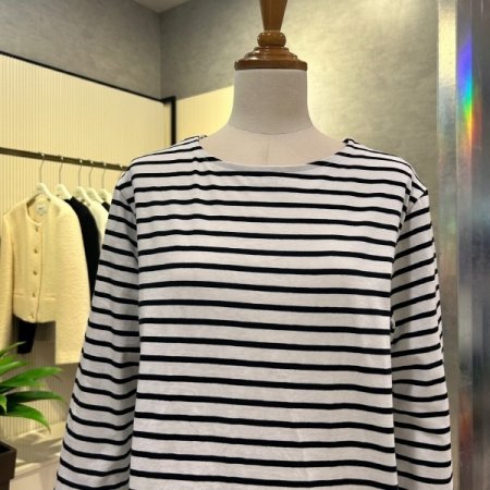 라운드 스트라이프 티셔츠