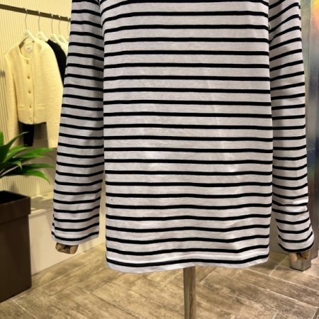 라운드 스트라이프 티셔츠