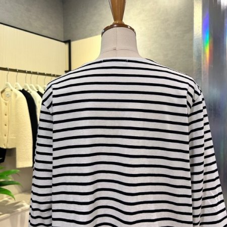 라운드 스트라이프 티셔츠