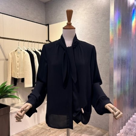 타이 단추 블라우스