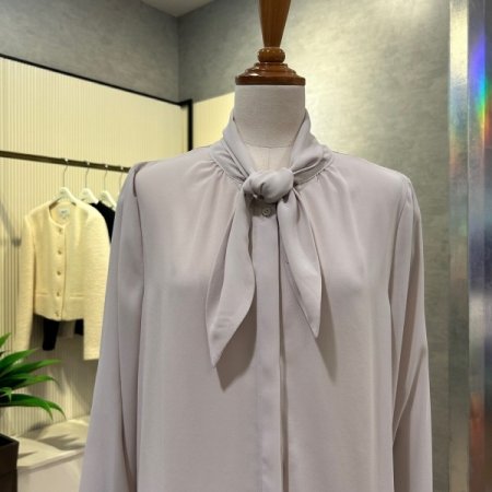 타이 단추 블라우스