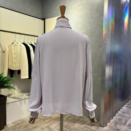 타이 단추 블라우스