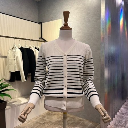 배색 라인 단추 가디건