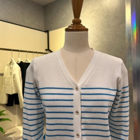 배색 라인 단추 가디건