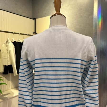 배색 라인 단추 가디건