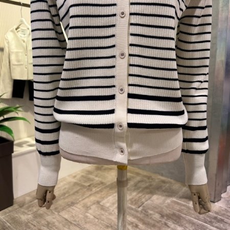 단추 배색 라인 가디건