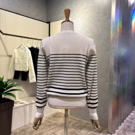 단추 배색 라인 가디건