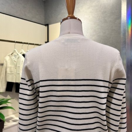 단추 배색 라인 가디건