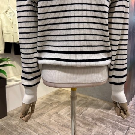 단추 배색 라인 가디건