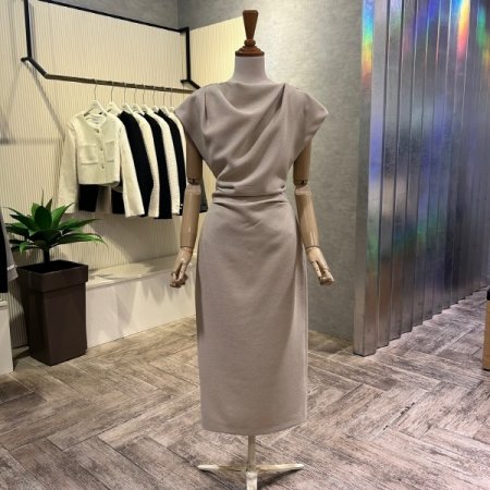 캡소매 다트 라인 셔링 롱 원피스
