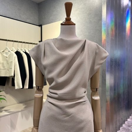 캡소매 다트 라인 셔링 롱 원피스