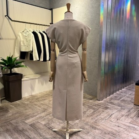 캡소매 다트 라인 셔링 롱 원피스