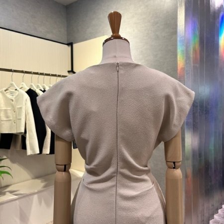 캡소매 다트 라인 셔링 롱 원피스