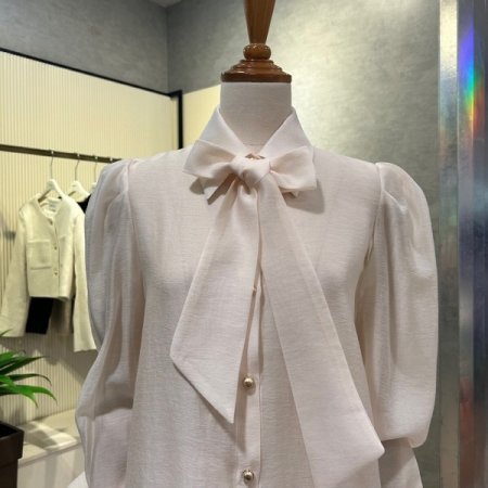 시스루 소매 퍼프 타이 블라우스