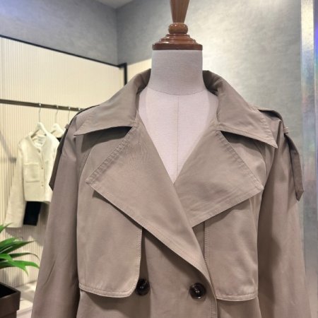 더블 단추 숏 트렌치 코트