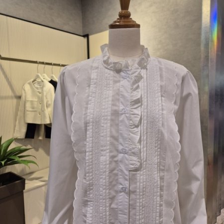 레이스 자수 프릴 블라우스