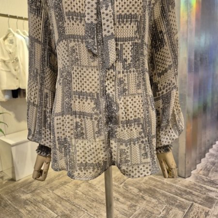 페이즐리 잔주름 리본 블라우스