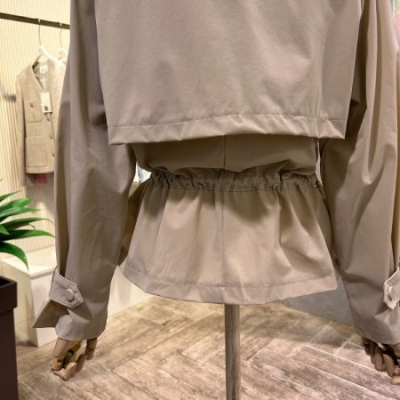 허리 스트링 숏 트렌치 코트