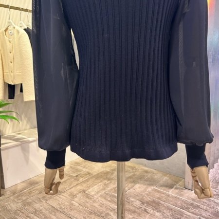 시스루 소매 라운드 니트