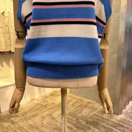 배색 라인 라운드 베스트 니트