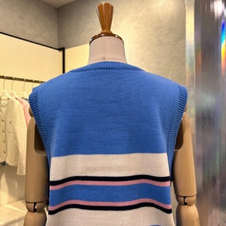 배색 라인 라운드 베스트 니트