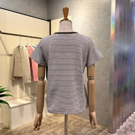 라운드 스트라이프 티셔츠