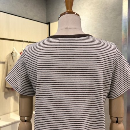 라운드 스트라이프 티셔츠