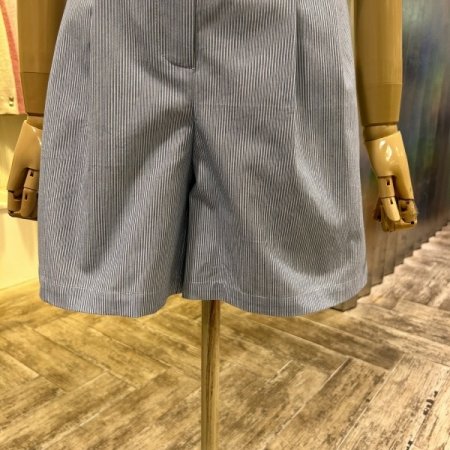 투턱 스트라이프 반바지