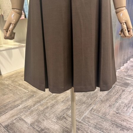 플리츠 미디 스커트