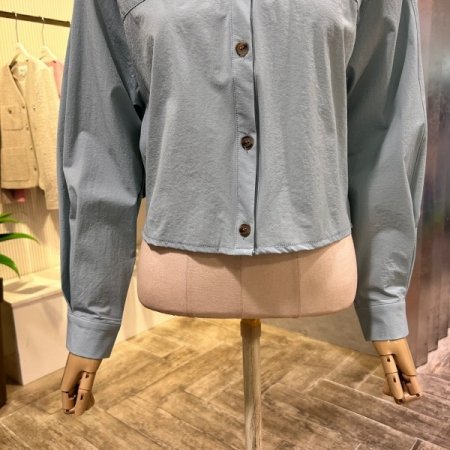 백 셔링 카라 단추 점퍼