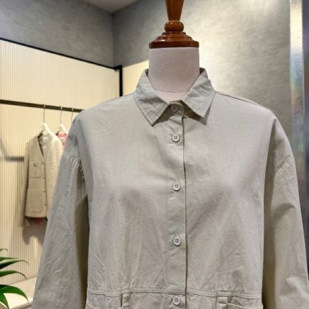 포켓 백 셔링 라인 블라우스