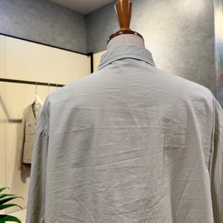 포켓 백 셔링 라인 블라우스