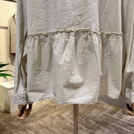 포켓 백 셔링 라인 블라우스