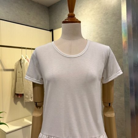 U넥 프릴 반팔 티셔츠