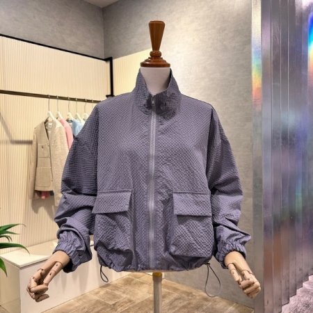 엠보싱 하이넥 집업 점퍼