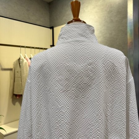 엠보싱 하이넥 집업 점퍼