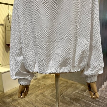 엠보싱 하이넥 집업 점퍼