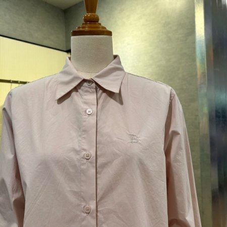 크롭 자수 마크 셔츠