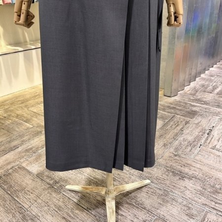 플리츠 벨트 랩 롱 스커트