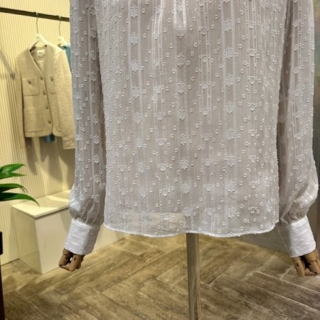 시스루 프릴 넥 펄사 블라우스