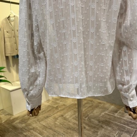 시스루 프릴 넥 펄사 블라우스