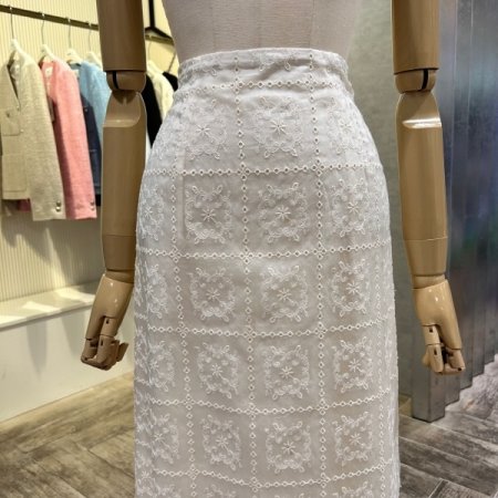 자수 펀칭 H 라인 롱 스커트