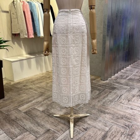 자수 펀칭 H 라인 롱 스커트