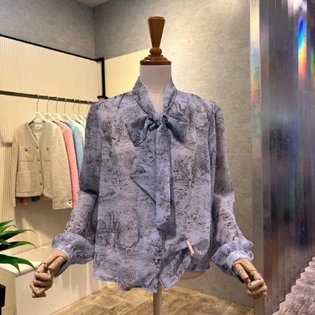 나염 프린트 타이 블라우스