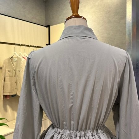 스트랩 프릴 이중단 블라우스