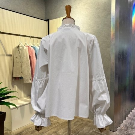 프릴 V넥 자수 라인 블라우스