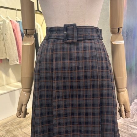 벨티드 체크 미디 스커트