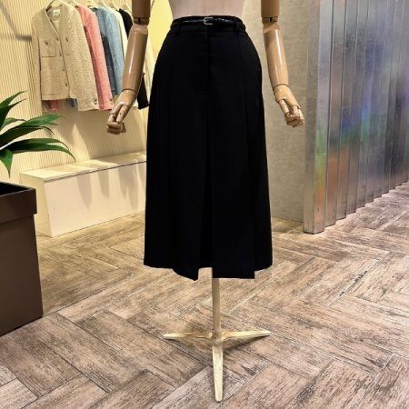 벨티드 투턱 미디 스커트