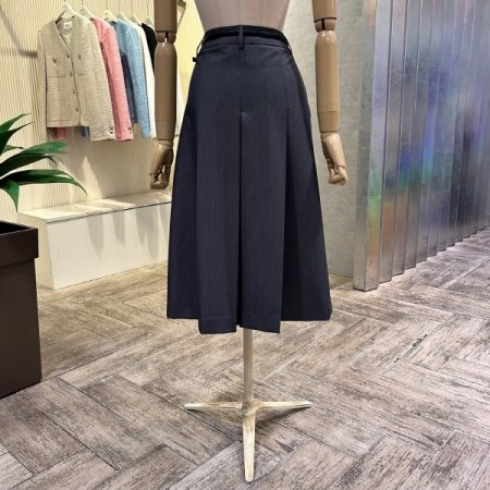 벨티드 투턱 미디 스커트