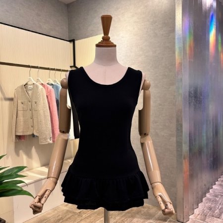 이단 프릴 민소매 티셔츠